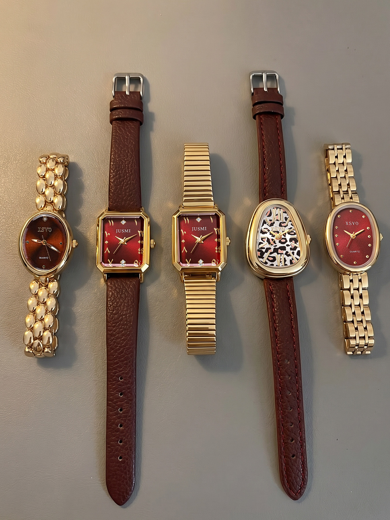 Sınırötesi Başarılı Kırmızı Kadran Altın Kadın Kuvars Saati Vintage Oval / Kare Kadın Saati Hafif Lüks Niş Tasarım
