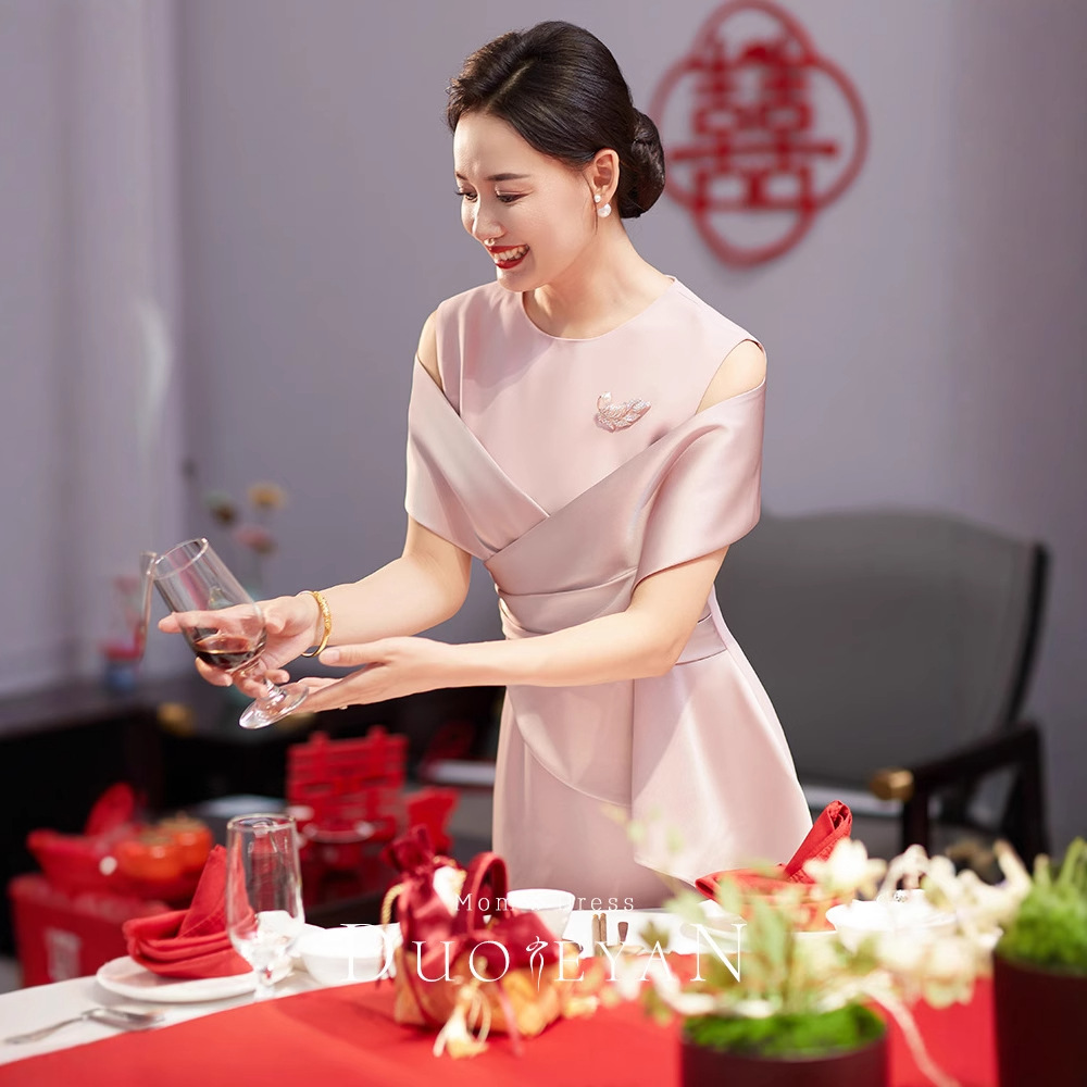 妈妈装西式婚礼礼服2025新款韩式气质粉色年轻喜婆婆婚宴旗袍喜服