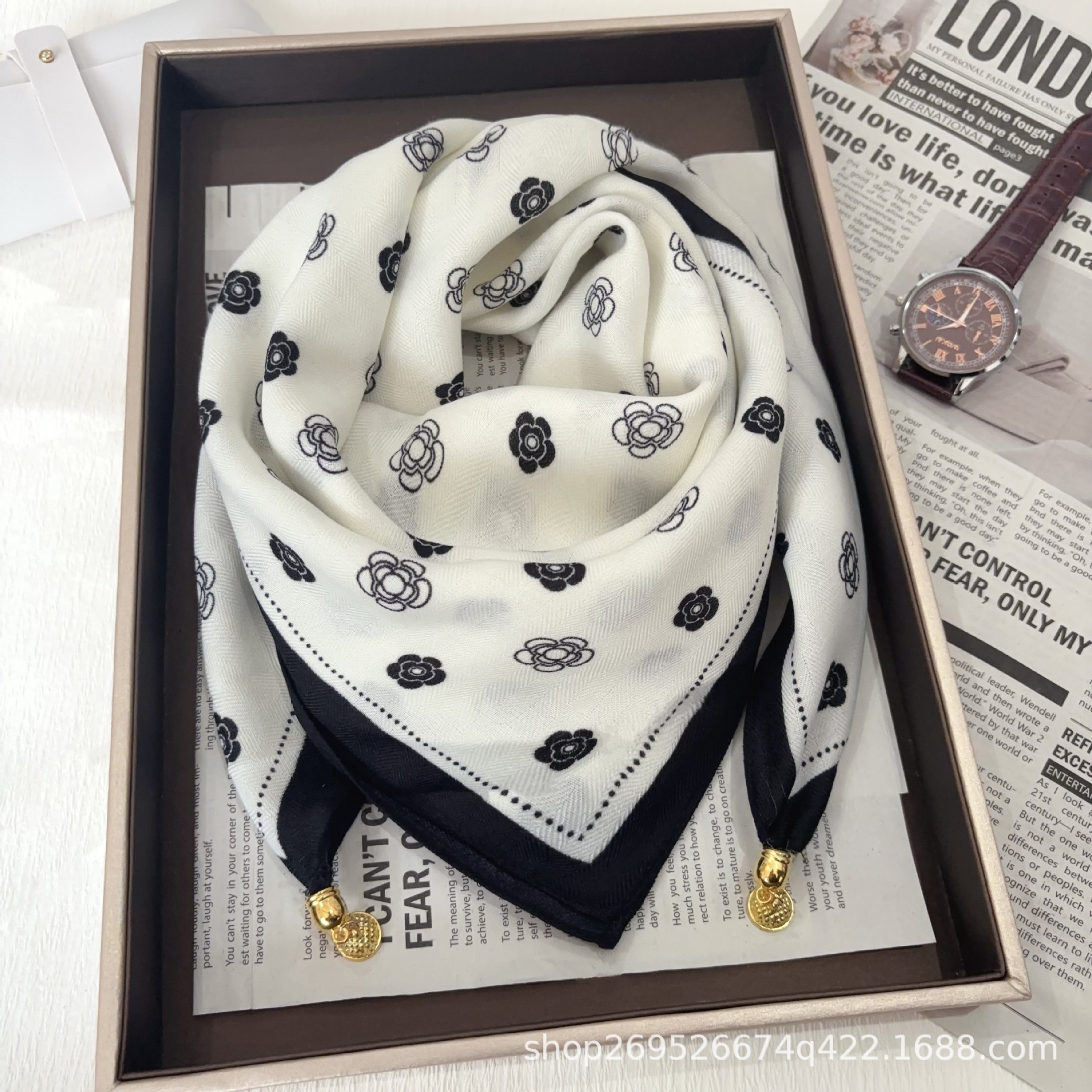 2026 New Cotton and Linen Magnetic Buckle Scarf, High-End Versatile Square Scarf, Headscarf, Waist Scarf, Triangle Scarf, Multi-Purpose Neck Protector