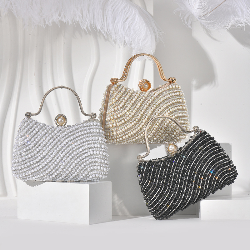 European and American fashion pearl dinner bag high-level socialite handbag foreign trade in stock underarm bag new wholesale European and American fashion pearl dinner bag high-level socialite handbag foreign trade in stock underarm bag new wholesale