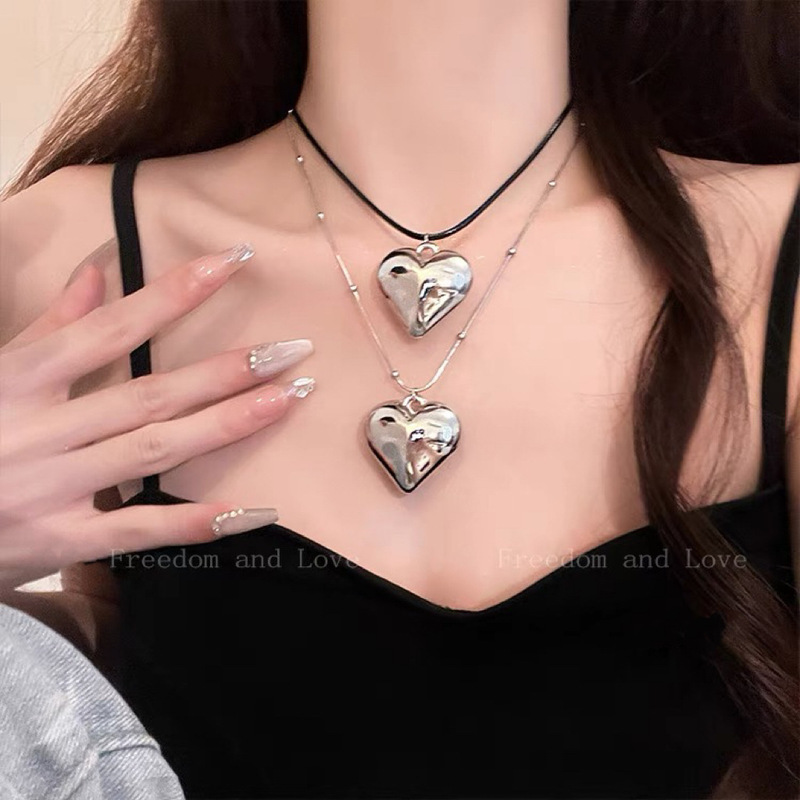 嘻哈小众甜酷风爱心吊坠项链锁骨链女秋冬新款辣妹皮质心形毛衣链|undefined