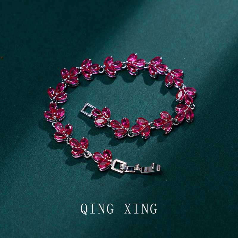 Clover Full Diamond Copper Base Synthetic Ruby Bracelet Fashion Light Luxury High-end Bracelet Red Corundum Bracelet
