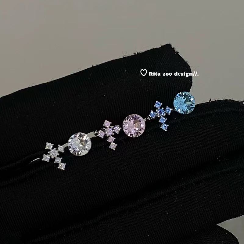 Cross + Huazi Set, Versatile Asymmetrical Ear Bone and Cochlear Studs for Double Ear Piercings Cross + Huazi Set, Versatile Asymmetrical Ear Bone and Cochlear Studs for Double Ear Piercings