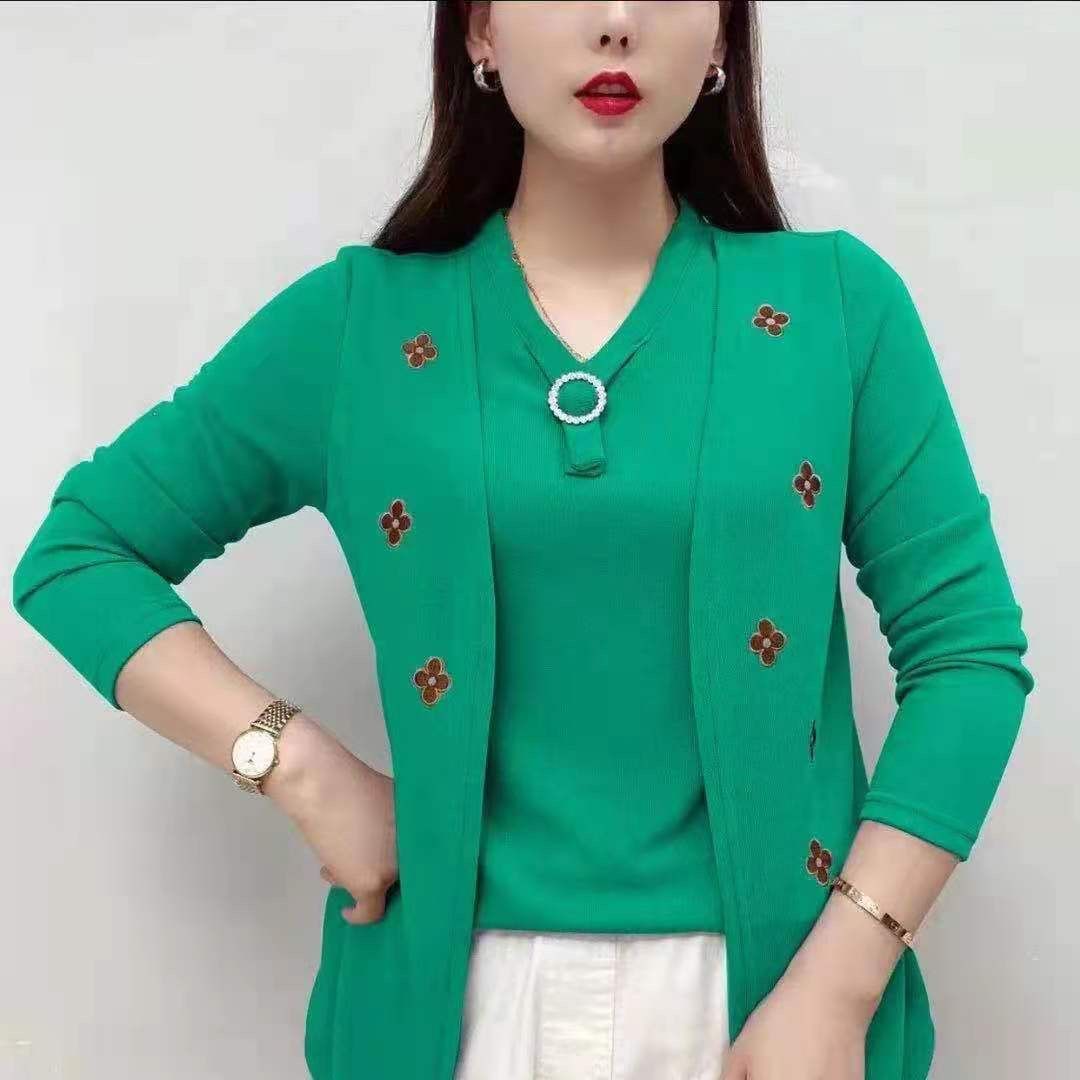 绣花假两件小衫春秋新款妈妈装洋气v领t恤女中年时尚遮肚显瘦上衣详情6