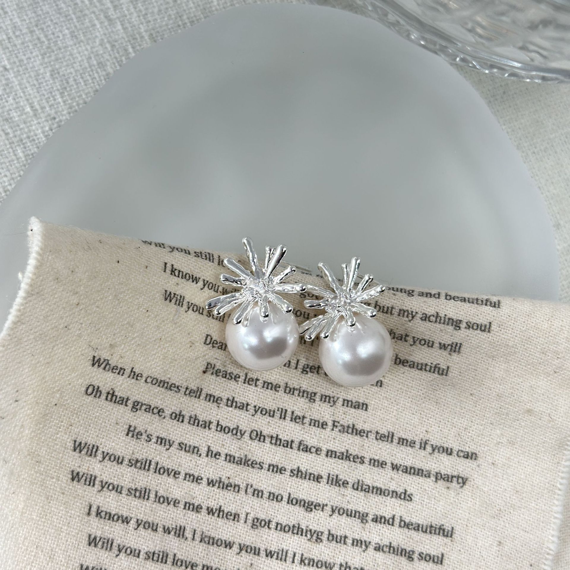 Cubic Zirconia And Pearl Stud Earrings For Everyday Elegance_voghion.com