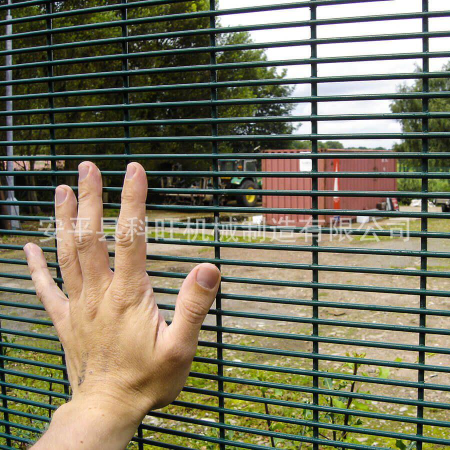 Cerco de barandilla de alta densidad personalizado 358 red de patrón denso red de protección de aislamiento de tren ligero de aeropuerto red de cerca de agujero denso anti-corte