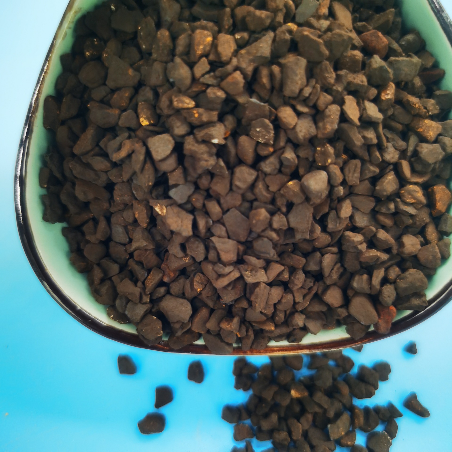 天然锰砂滤料 具有良好的除铁除锰性能 高含量锰颗粒 地下水处理