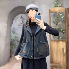 帽子のデニムのベストの女性の春秋の復古のプリントの大きいポケットはやせているベストのカジュアルな短いカーディガンの上着のコートを現します。