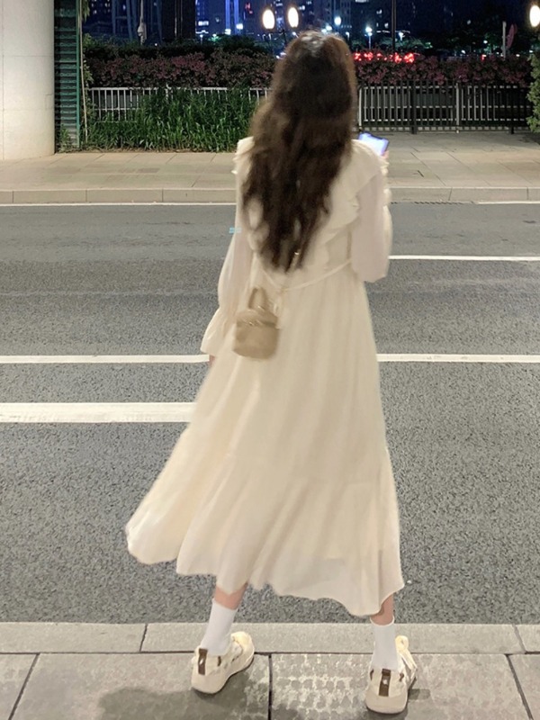 温柔风白色V领长袖连衣裙女秋季2025新款荷叶边高级感收腰长裙子|undefined