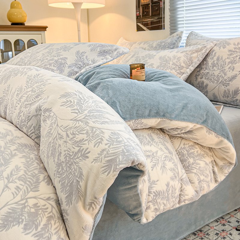 クラスAの牛乳の絨毯のベッドの上の4つのセットの冬の彫刻の絨毯のサンゴの絨毯とベルベットの保温の厚い布団のシーツの3つのセット