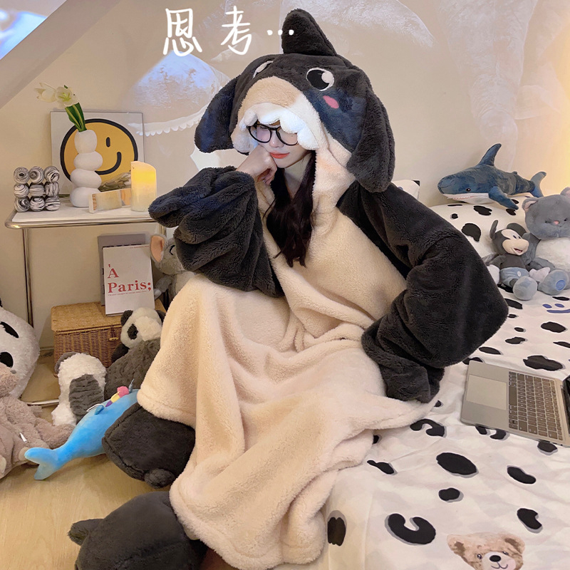 Peces feos pijamas de lana de coral de las mujeres Otoño e Invierno engrosada cálida franela con capucha camisón de invierno de longitud media homewear