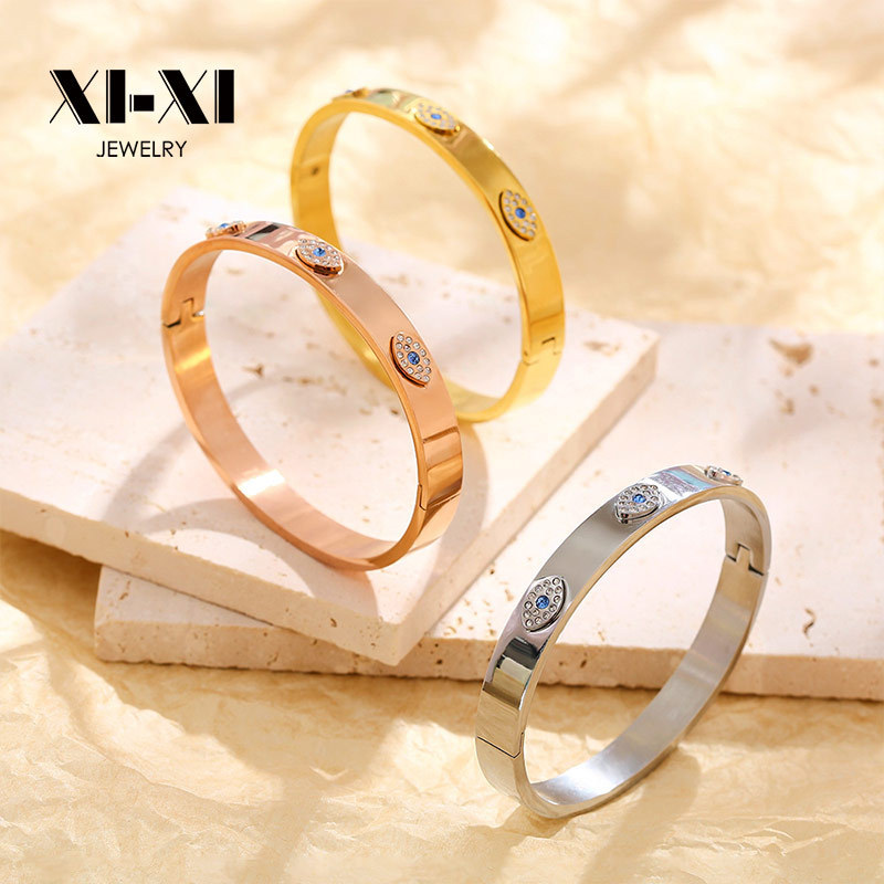 2022 Best-selling Hot European and American Bracelet Niche Design Light Luxury Exquisite Titanium Bracelet Fashion Eye Bracelet