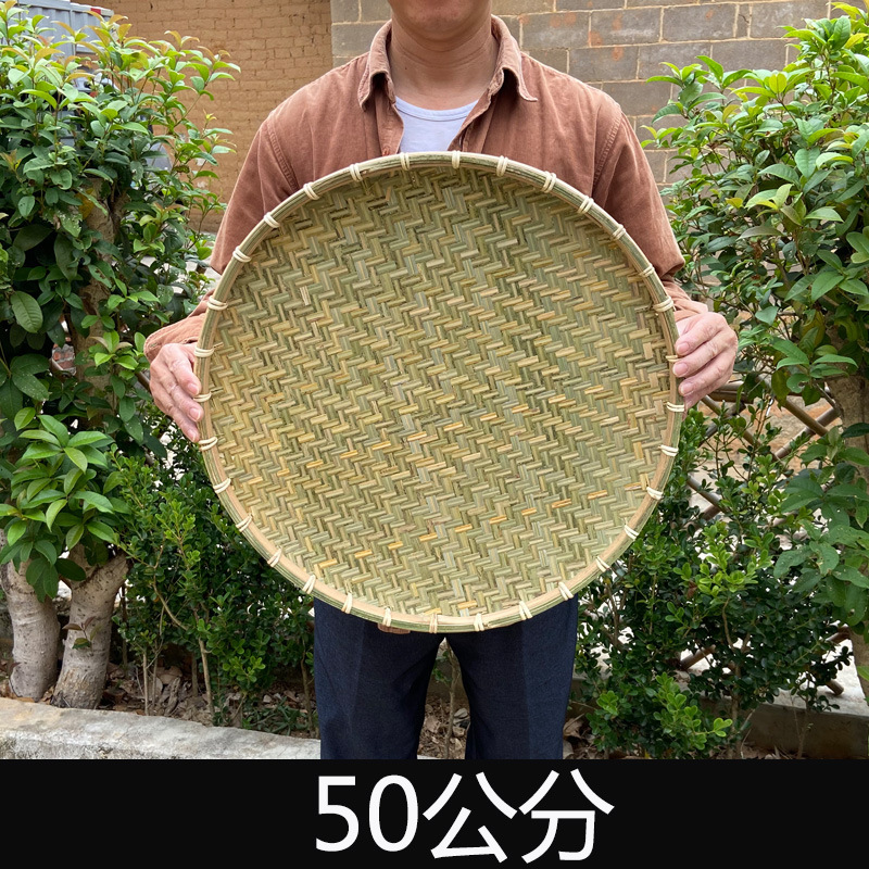 箕竹は箕竹ふるいを編んで手作りの竹製品の竹の絵馬を干します。|undefined