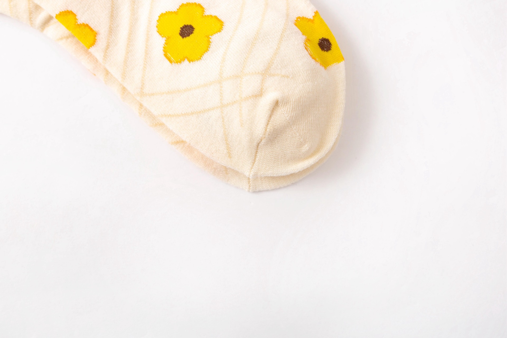 64g Weight Breathable Function Flower Pattern Yellow Color One Size Size Korean Small Flower Tube Socks Cute Retro Style Cotton Socks Four Seasons Thin Section 9