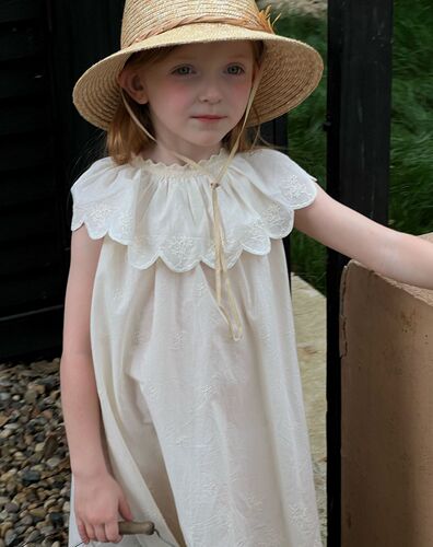 2024 new summer girls' lace collar sleeveless dress will be released after the new year, Korean children's embroidered vest dress