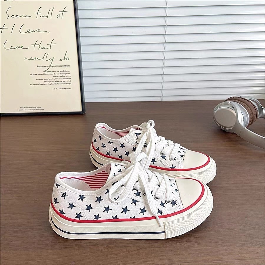 Zapatos de lona para mujeres verano 2026 nuevas estrellas zapatos casuales coreanos zapatos de plantilla gruesa zapatos blancos para mujeres verano