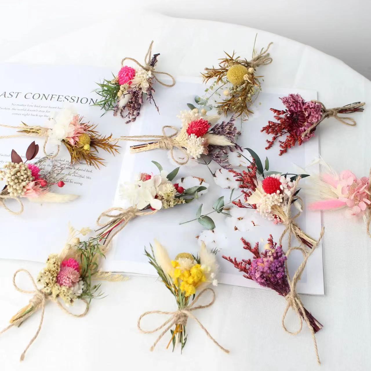 Wholesale factory mini flower bouquet gift box accessories with mini dried flower everlasting flower bouquet.