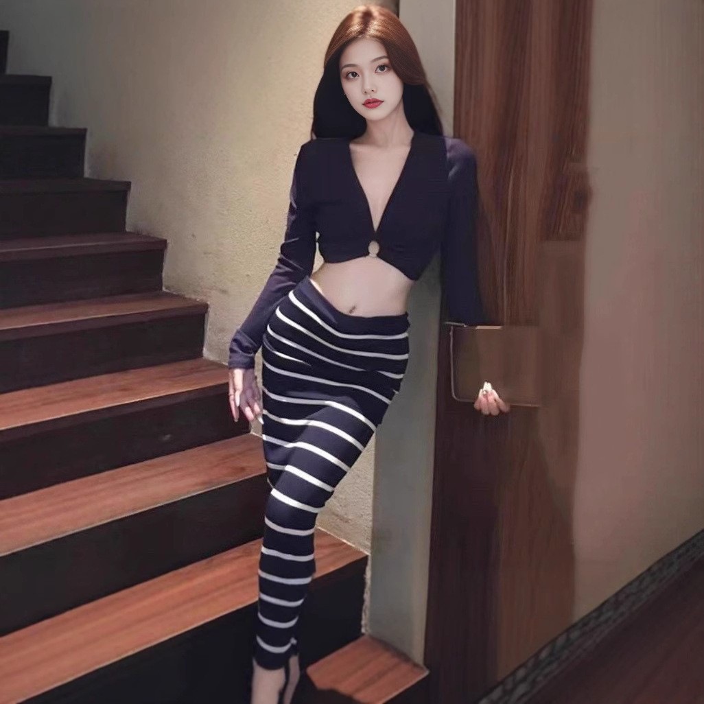 Korean-Style High-Waisted Knitted Wool Skirt for Women with a Pure and Elegant Temperament, Featuring Contrasting Color Stripes for Summer