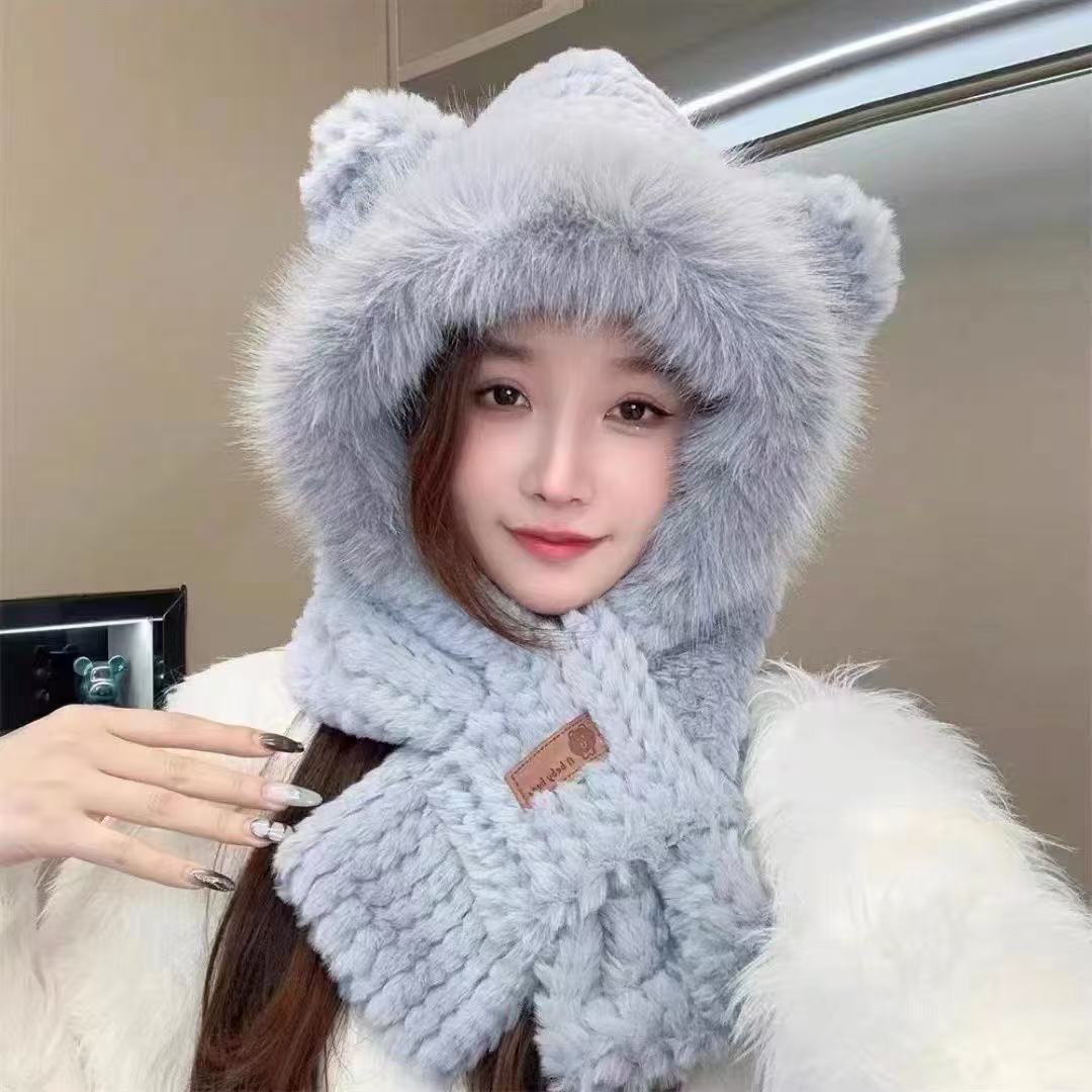 ぬいぐるみクマの帽子女性のための秋と冬 2025 新しいかわいい顔が見える小さな防風暖かい耳保護多用途プルオーバー帽子
