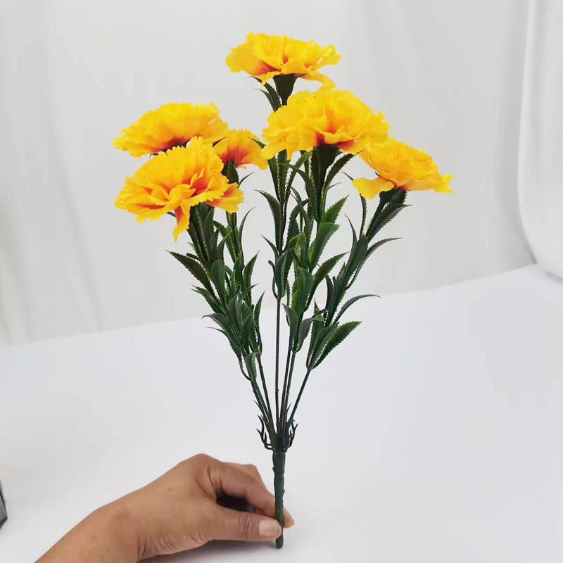 Xiaoyu Simulation Flower 7 Claveles Manlos de estilo europeo Ramo de claveles del día de la madre Paquete suave interior al por mayor