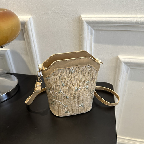 This year's popular small bags for women  new summer fashion trendy shoulder crossbody bag Internet celebrity lace straw bucket bag