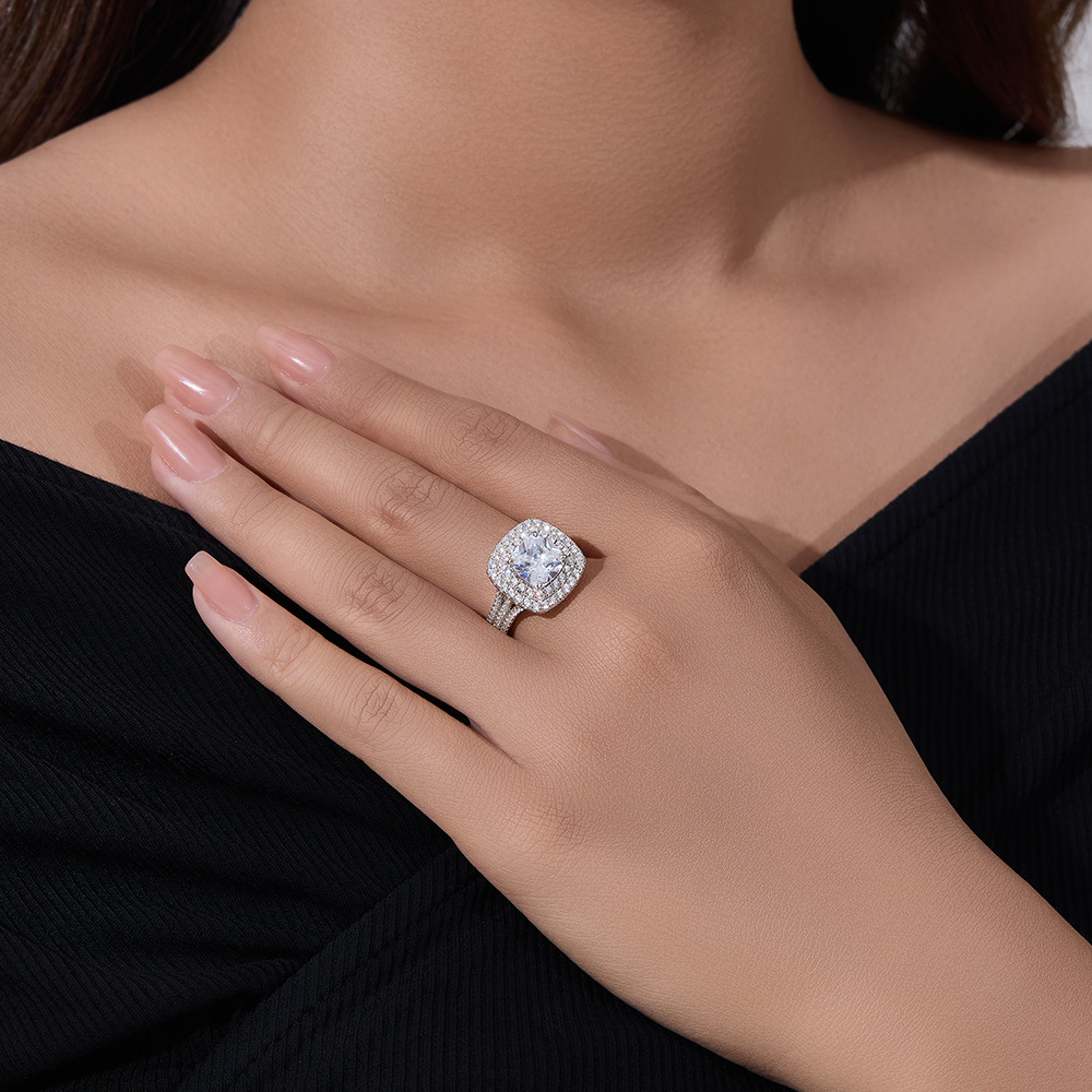 Anillo clásico de plata esterlina de lujo de diamantes para mujer Moda transfronteriza europea y americana con microincrustaciones de circón, lujo ligero, anillo de bodas de alta gama, joyas de mano