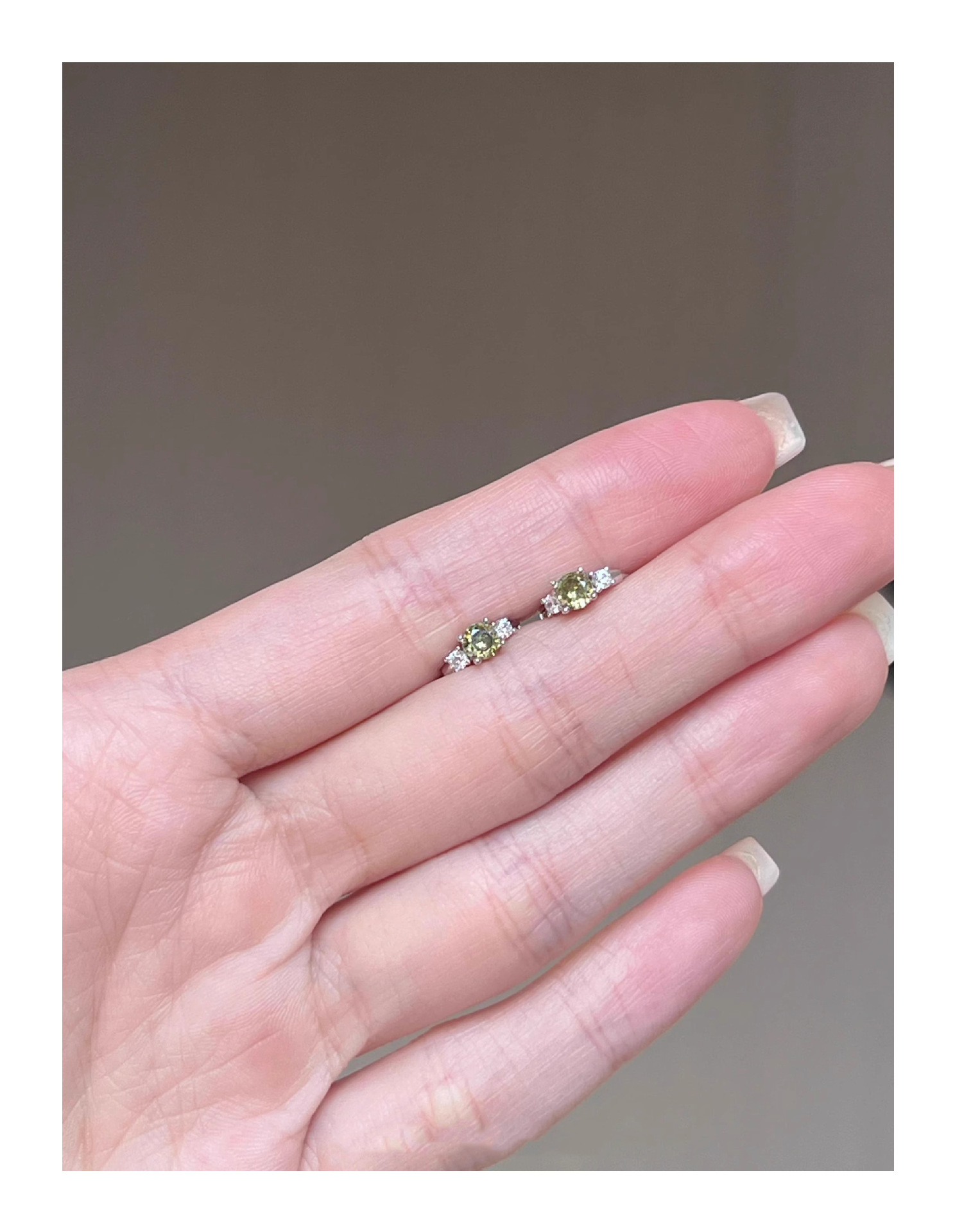 Boucles d'oreilles puce en zircon vert olive style chinois chic_voghion.com