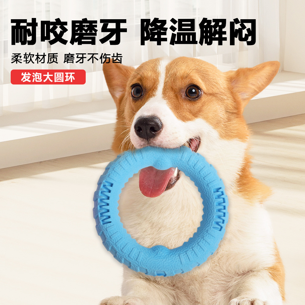 Fabricantes de mascotas espumantes juguetes de perro de anillo grande interactivo al aire libre resistente a la mordida para aliviar el aburrimiento Frisbee artefacto de entrenamiento de perros