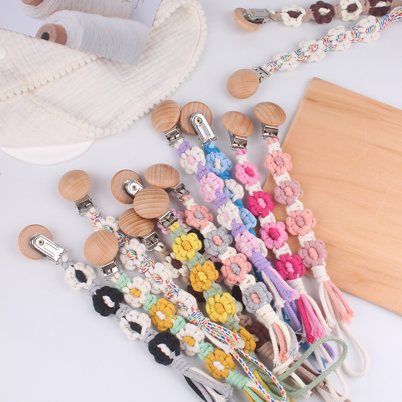 Productos para bebés Clip de chupete de haya de dibujos animados DIY creativo cuatro flores cadena de chupete de cuerda de algodón tejido a mano