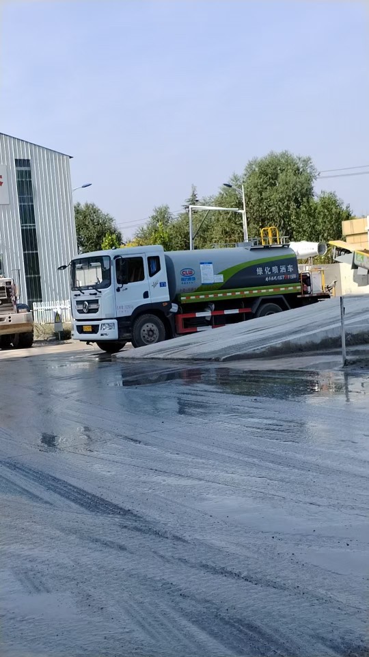 东风新款D9洒水车 玉柴发动机170马力 罐体容积13方 前置电动水炮