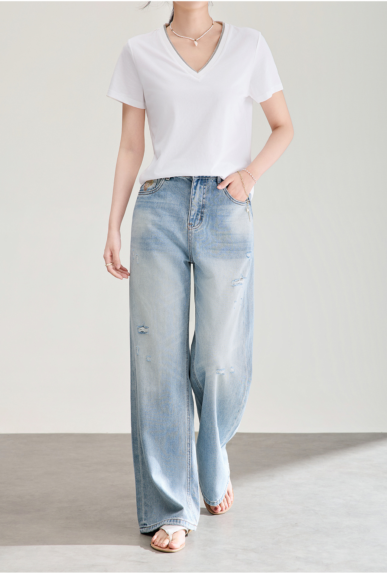 Quần jean nữ ống rộng cạp cao, chất cotton phối bướm đính đá và rách thủng — xanh lam chi tiết 2