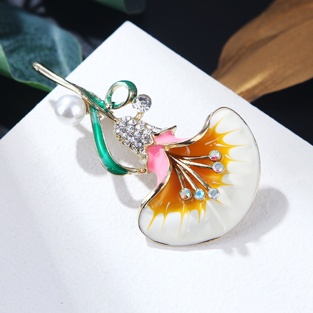 Korean new style plant flower brooch simple temperament brooch anti exposure enamel silk scarf buckle pearl pin accessories_voghion.com