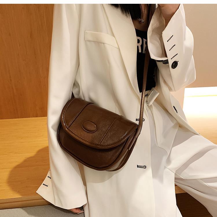 Women's Small Pu Leather Solid Color Fashion Square Flip Cover Crossbody Bag display picture 4