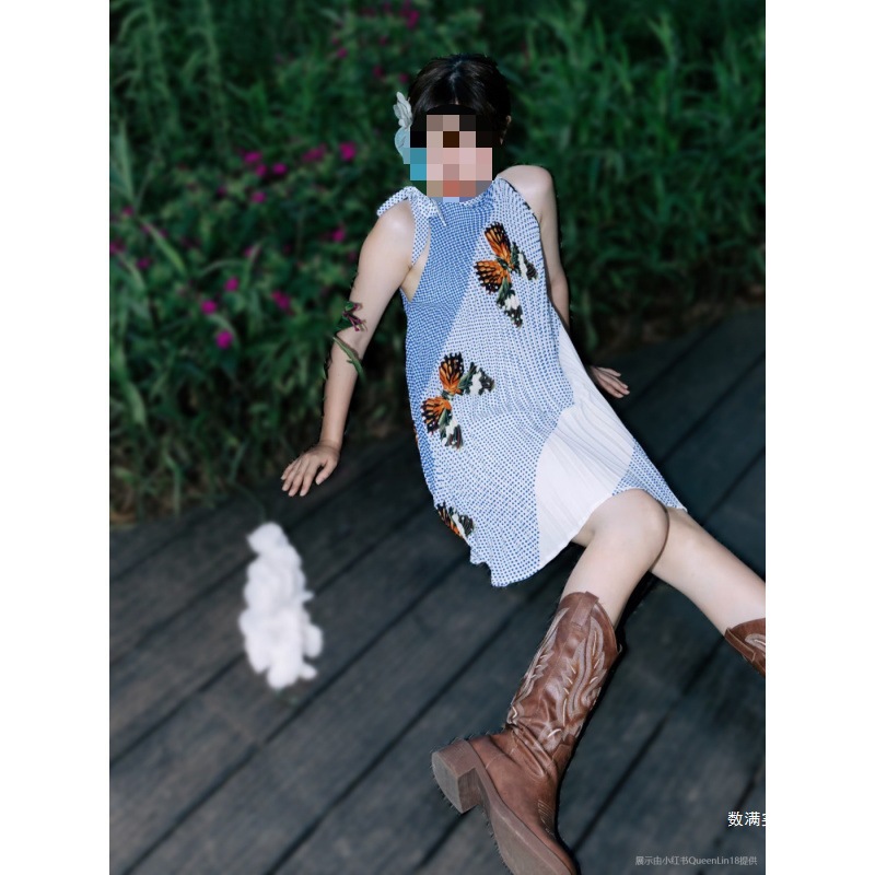 气质穿搭复古格子挂脖立领无袖格纹沙滩裙百褶度假风连衣裙