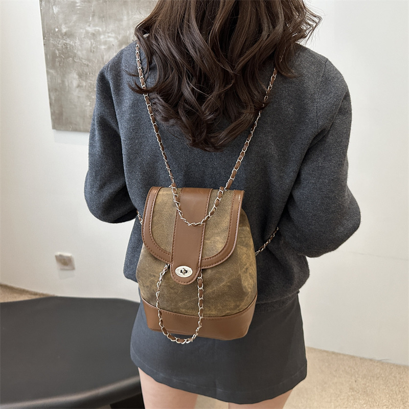 Otoño y invierno retro mochila de mujer 2024 nueva cadena versátil mochila exquisita mini mochila mate