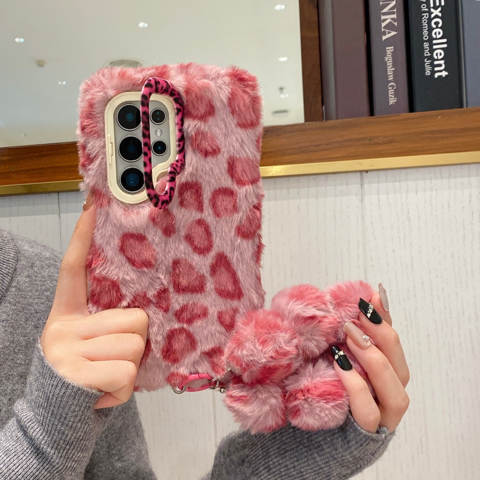 Autumn and Winter Plush Leopard Print Suitable for Samsung S25Ultra Mobile Phone Case S24Fe Photo Frame Holder S23Plus Protective Cover