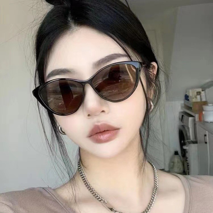 レトロな未来のテクノロジーメタルキャットアイサングラス女性用、男性用抗UV凹面サングラス、ファッショナブルな質感|undefined