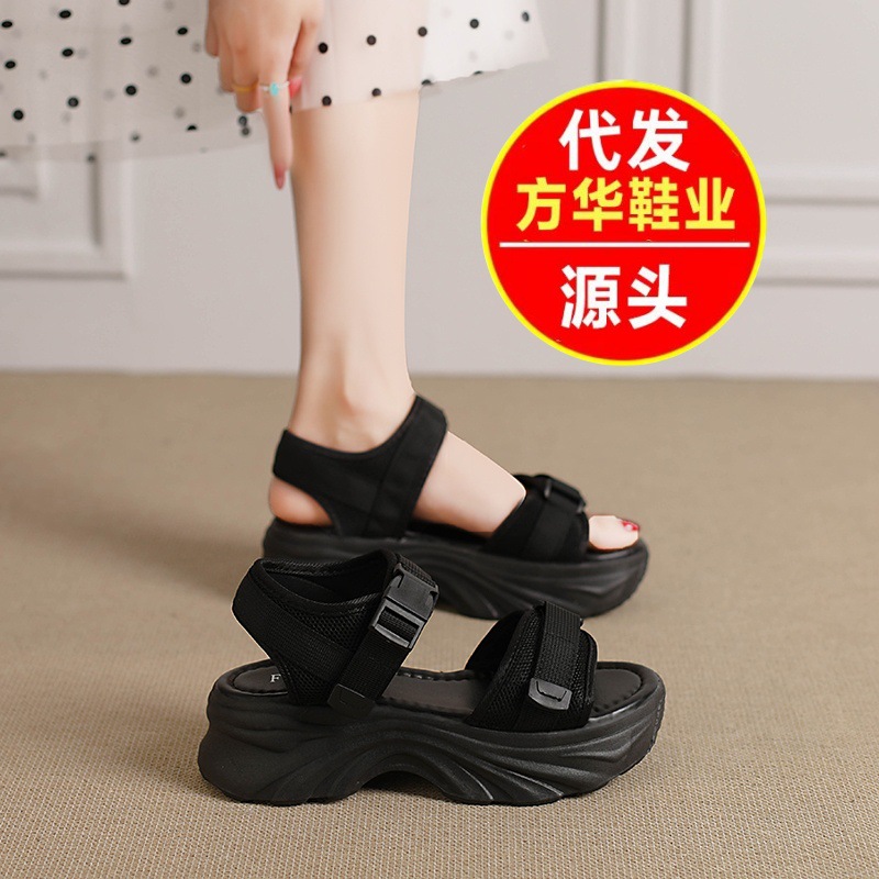 Sandalias en línea para mujeres en el verano de 2026 nuevas sandalias deportivas de muffin antideslizantes de fondo suave
