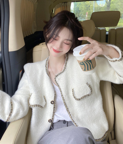 A new Japanese school-style, stylish and youthful knitted cardigan with a three-dimensional beaded floral sweater coat for women in the autumn of 2022 pic 13