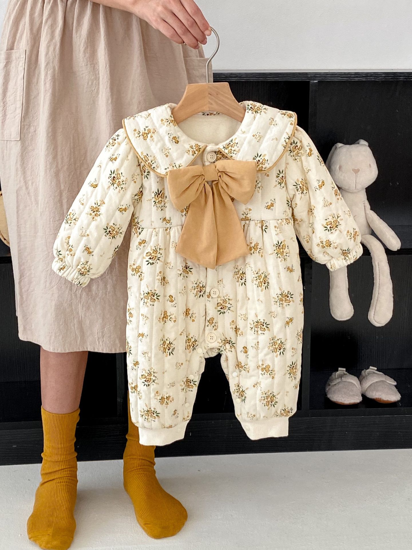 Invierno engrosada caliente mono del bebé dulce floral arco manga larga mameluco bebé niña forrado de lana mameluco