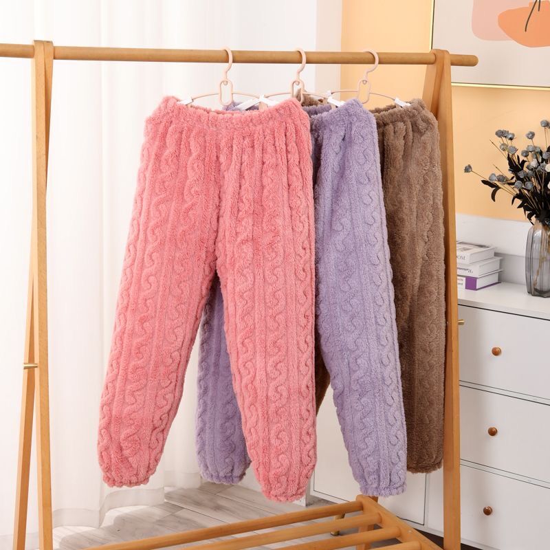 Pantalones caseros dulces se pueden usar fuera de otoño y invierno de tela de coral espesa calentamiento elástico pijamas de franela casuales