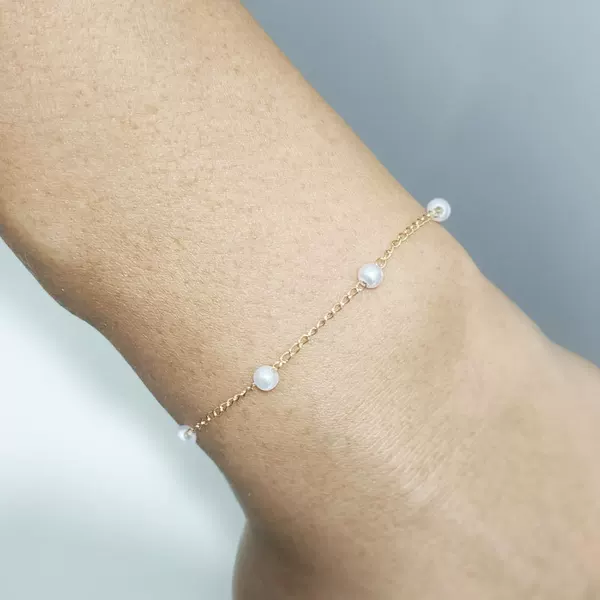 Cross-border best-selling faux pearl chain bracelet for women, simple, stylish, versatile 4mm artificial pearl hand jewelry wholesale