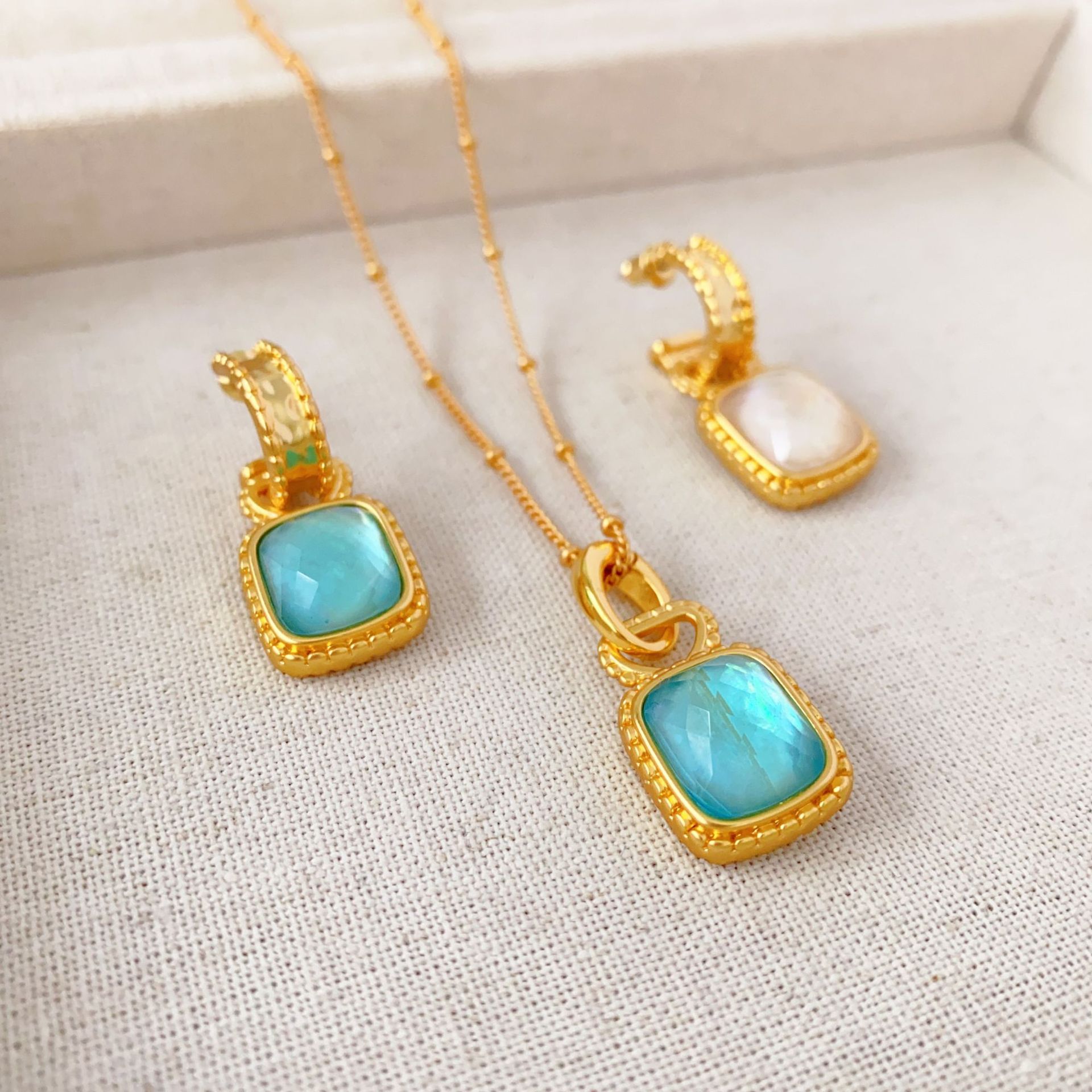 French Retro Niche High-End Inlaid Crystal Copper Plated Real Gold Elegant Versatile 925 Silver Needle Earrings Necklace for Women