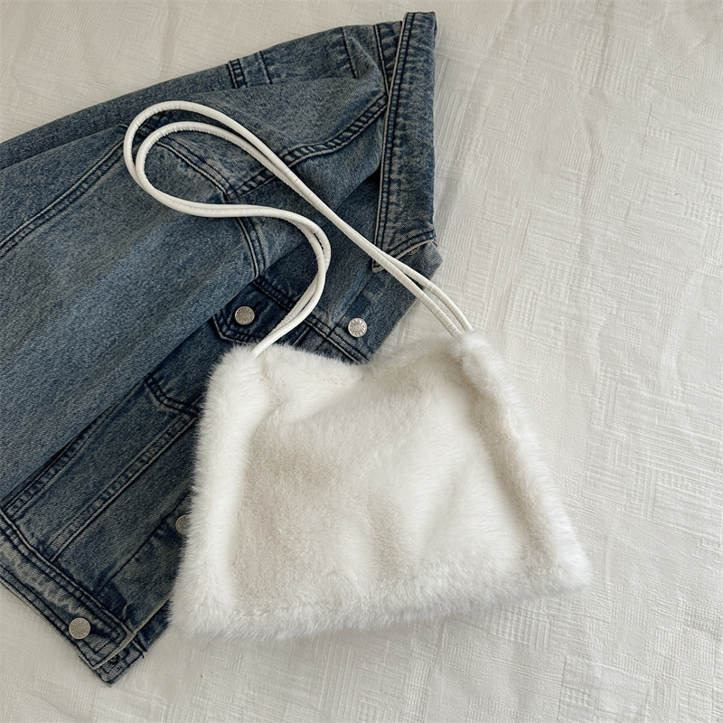 Bolso de peluche de nicho de invierno bolso de mujer 2024 moda extranjera hombro braza pequeña bolsa cuadrada bolsa de viaje de lana universal