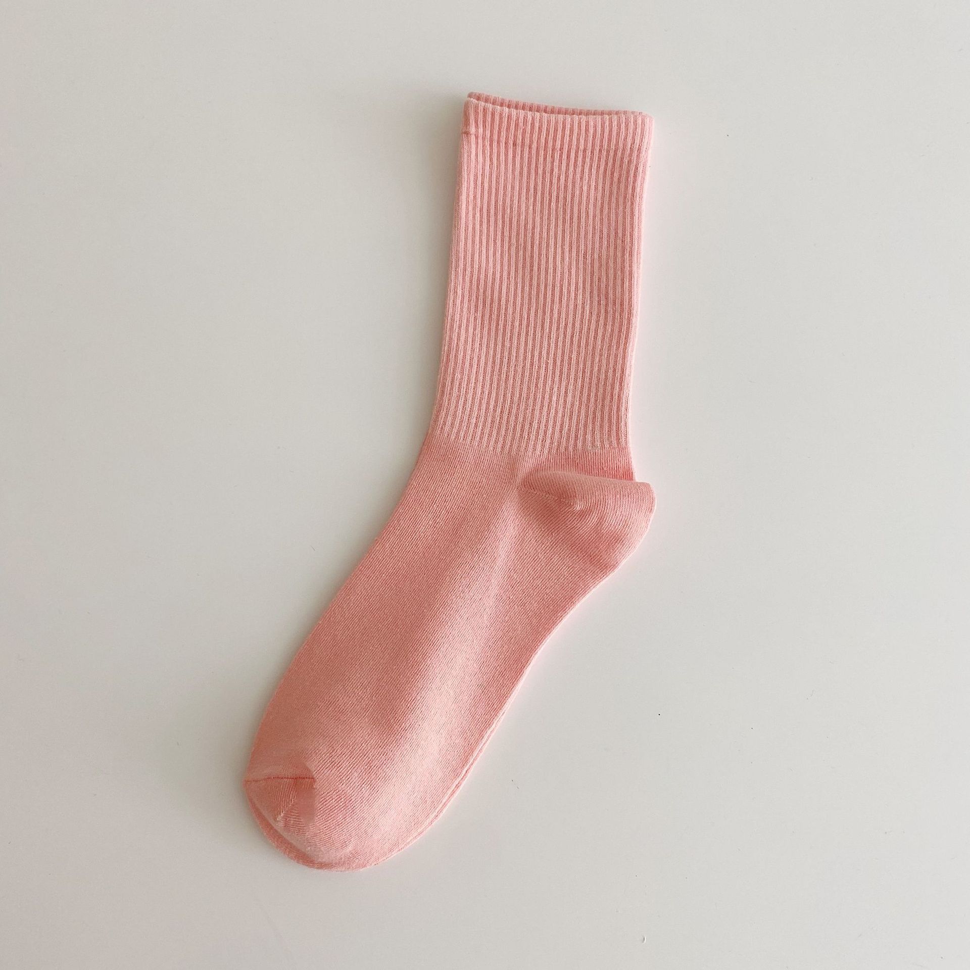 色の靴下の子供の中の筒の靴下のinsの潮の春秋の薄い金のキャンディーの色の秋冬の綿の質のバラの赤い純色のストッキングの靴下