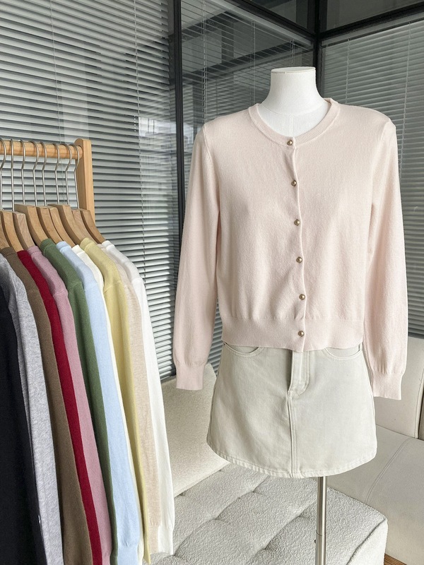 韩系简约圆领单排扣糖果色针织开衫女新款早秋温柔风长袖外套白色|undefined