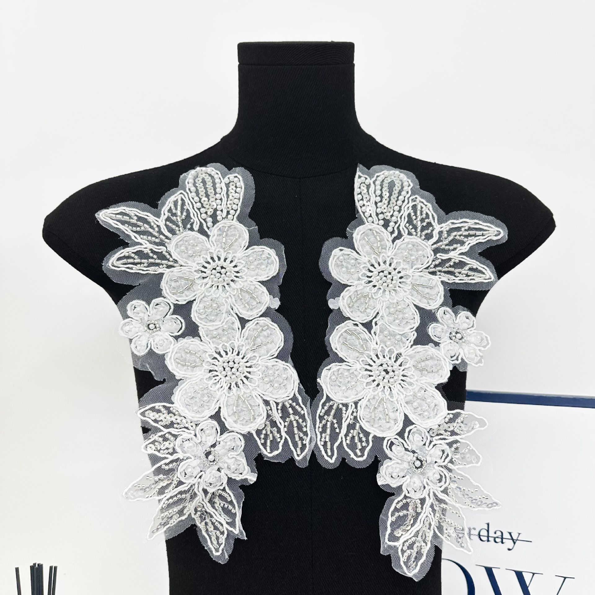 Flor de perlas bordadas vestido de boda decoración decalca de perlas tridimensionales accesorios hechos a mano al por mayor