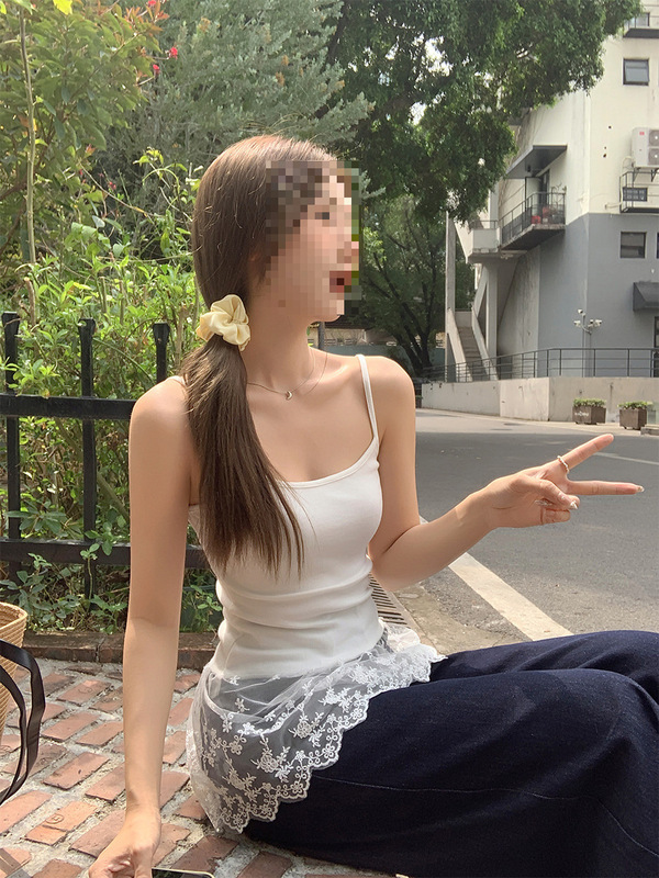 Lace Spliced Hem Pure Desire Style Camisole for Women, Summer 2026 New Model, Slimming and Stunning Sleeveless Top