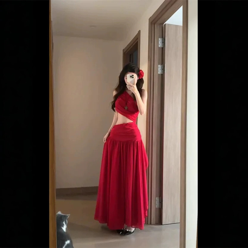 Super stylish red long skirt with a large hem, beach dress with a seaside vibe, sexy waist-revealing new dress for women Super stylish red long skirt with a large hem, beach dress with a seaside vibe, sexy waist-revealing new dress for women