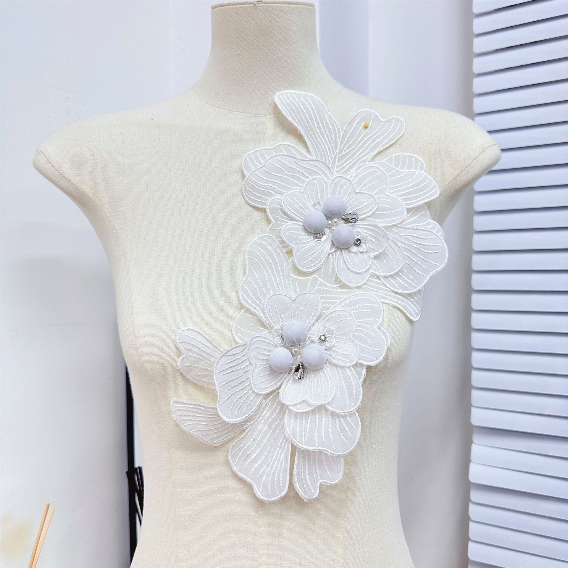 Parches de tela floral, broches y apliques de ropa con bordado de cuentas, accesorios DIY para vestidos de novia y faldas, superventas transfronterizos. image 8